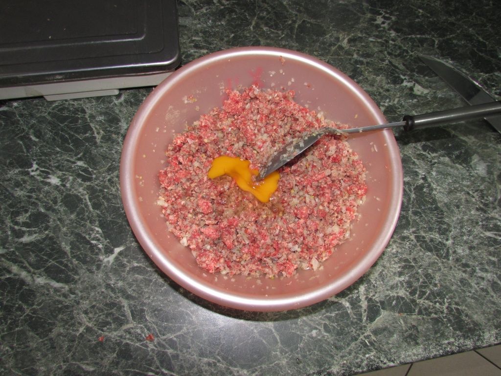 Добавляем сырое яйцо.JPG